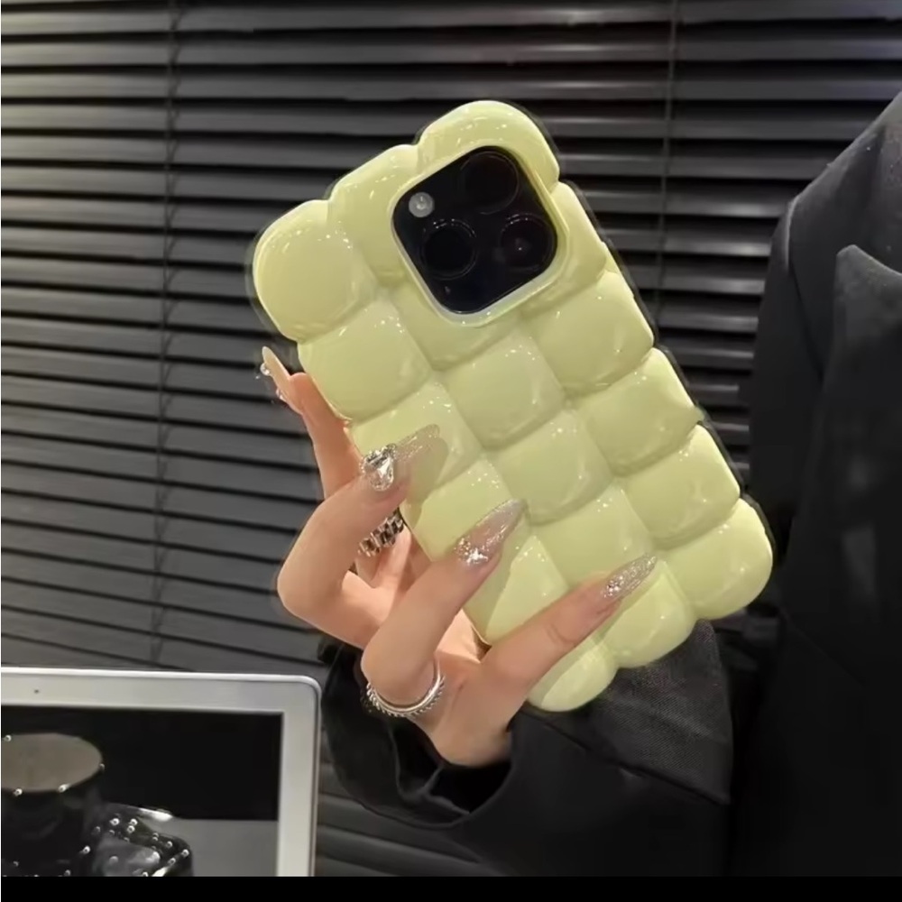 Protective 3D Egg Waffle Grid Case for iPhone 13 (Anti-Drop) - Picture 3 of 8